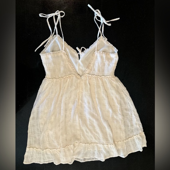 Forever 21 Cream Sleeveless Dress with tie around shoulders - Picture 2 of 6